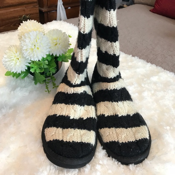 Black & off white knitted UUG boots sz 6 - Picture 2 of 6